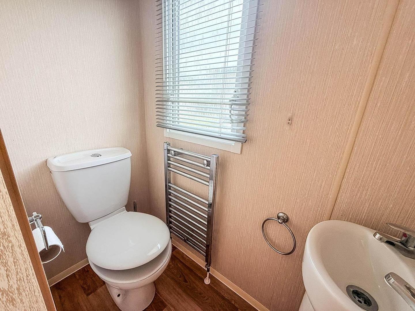 8 Berth Caravan With Decking At Sunnydale In Lincolnshire Ref 35087S 劳斯 外观 照片